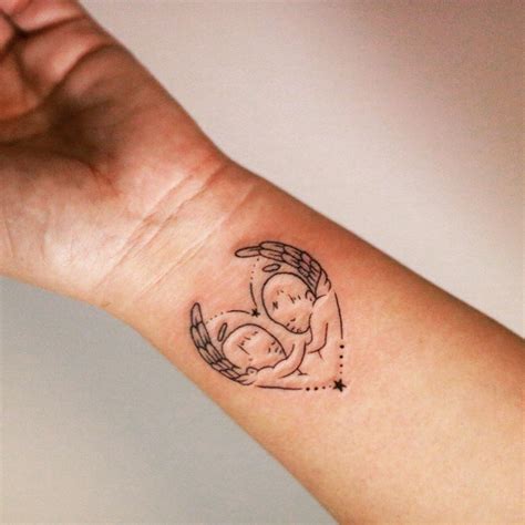 tatuajes de angelitos bebes para mujer|Tatuaje de angel bebes